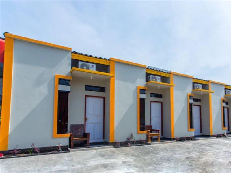 Griya Annisa Hotel Tegal  Exterior photo