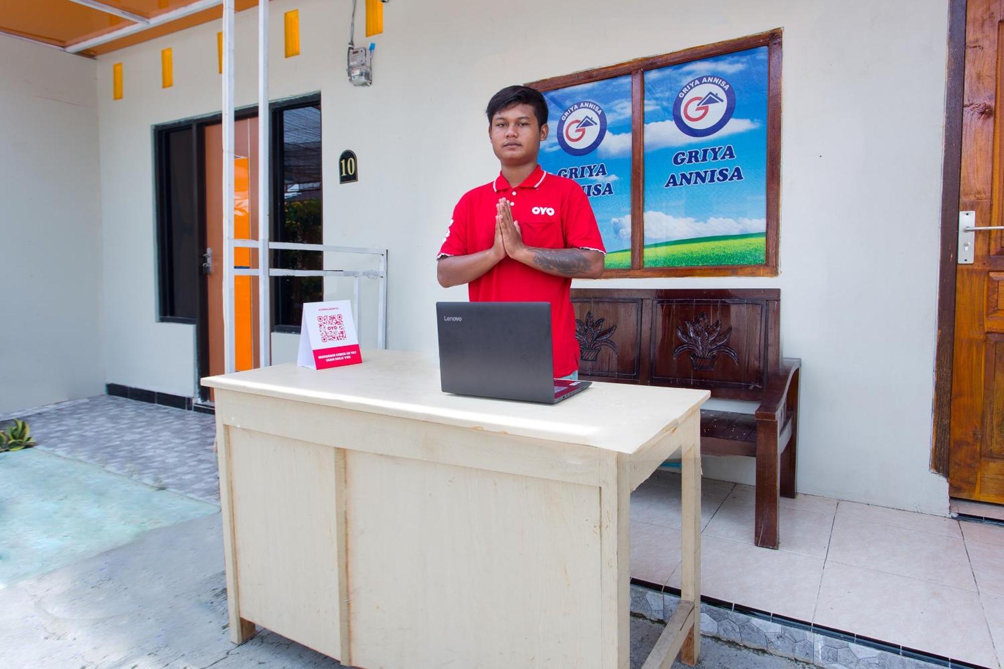 Griya Annisa Hotel Tegal  Exterior photo