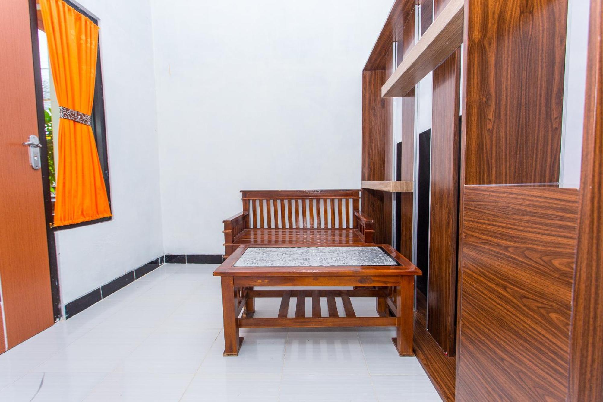 Griya Annisa Hotel Tegal  Exterior photo
